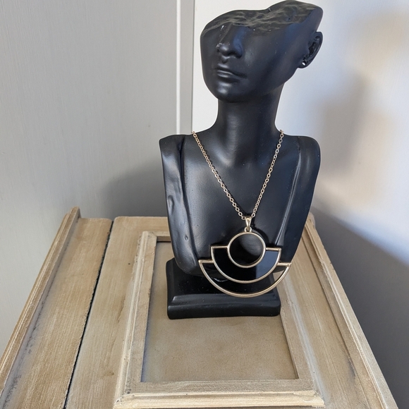 Elegant Gold and Black Geometric Pendant With Necklace - Picture 2 of 11